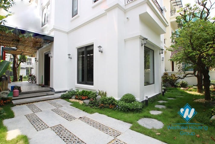 Beautiful villa for rent in Vinhomes Riverside, Hanoi
